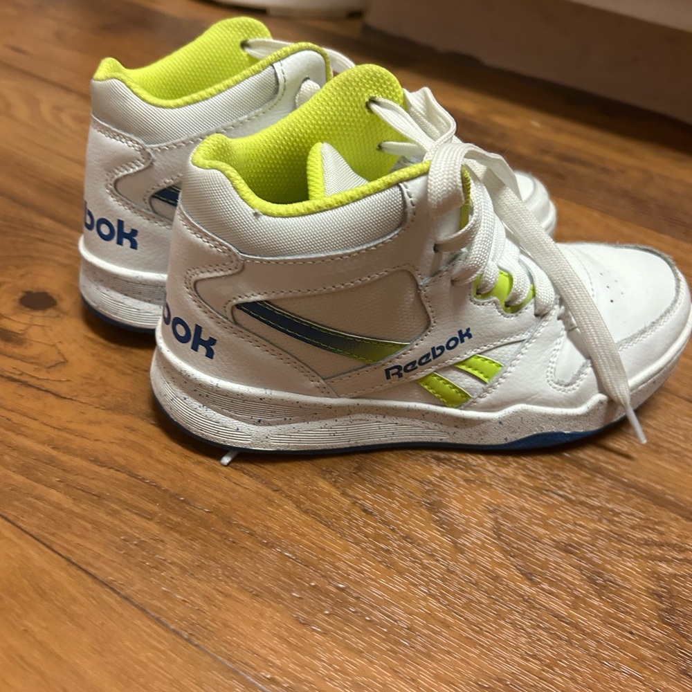 Reebok Kids Sneakers in White and Neon Yellow - Picture 2 of 5